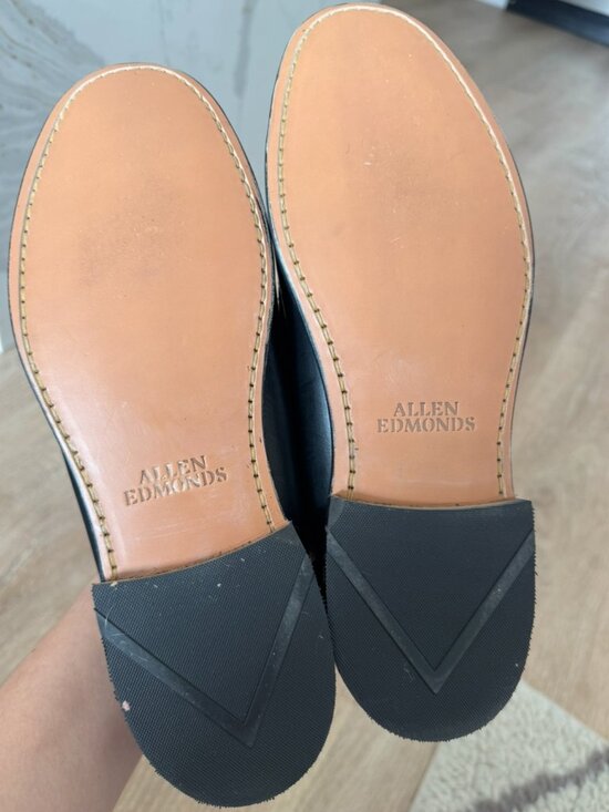 BRAND NEW Allen Edmonds Penny Loafers in Size 10
